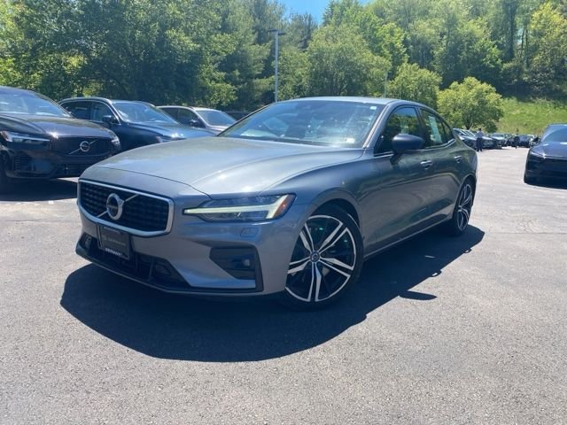 2019 Volvo S60 T6 R-Design AWD's photo