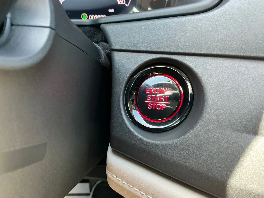 Used 2025 White Honda SE image 30