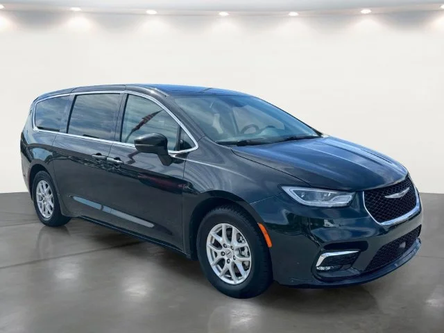 Used 2023 Black Chrysler Touring L image 2