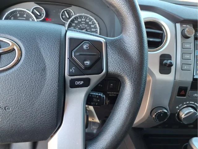 Used 2016 Red Toyota SR5 image 21