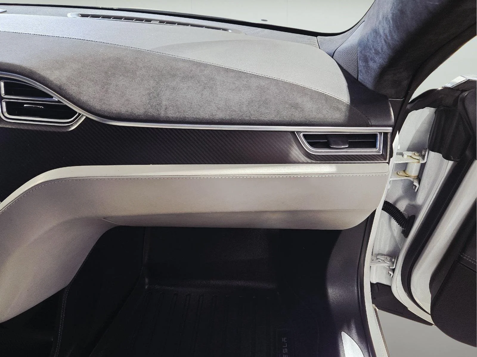 Used 2015 White Tesla P85D image 72