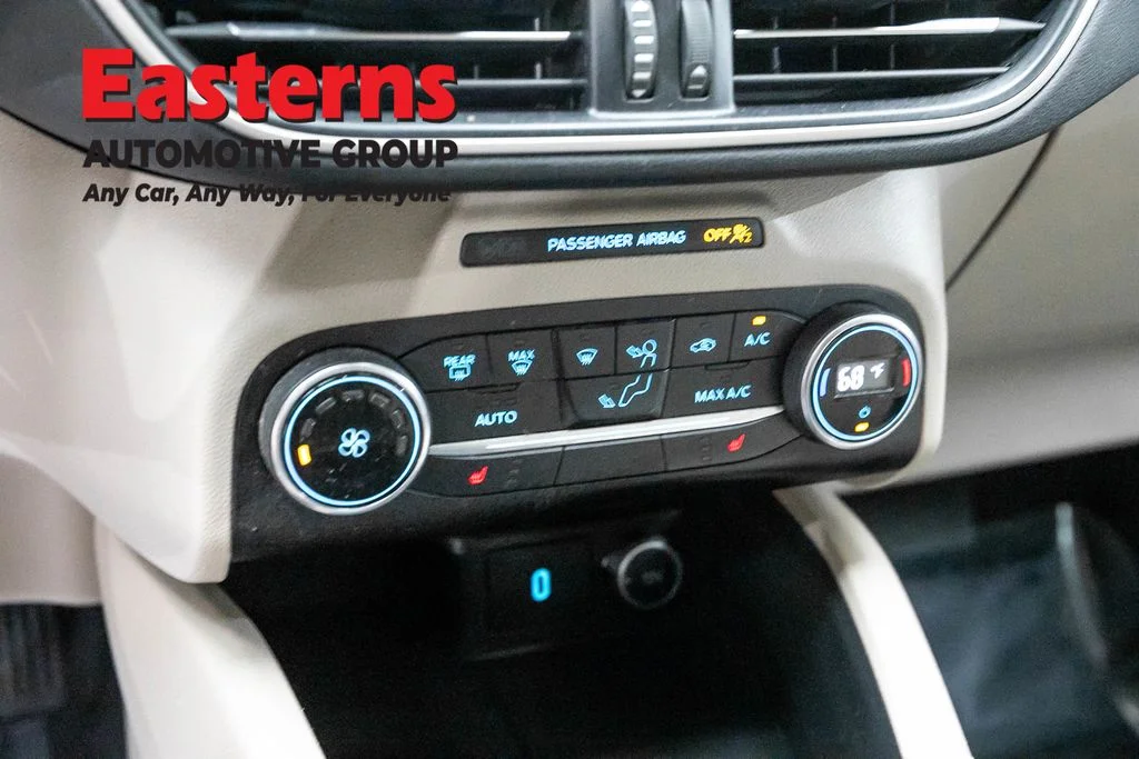 Used 2020 Gold Ford SE image 20