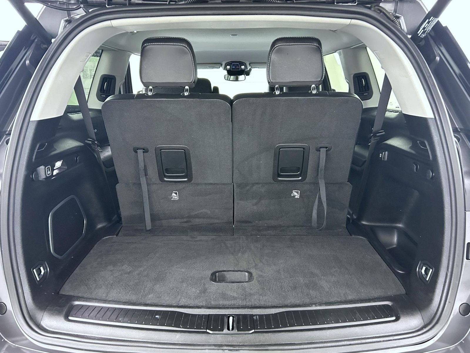 Used 2022 Gray Jeep Limited image 24