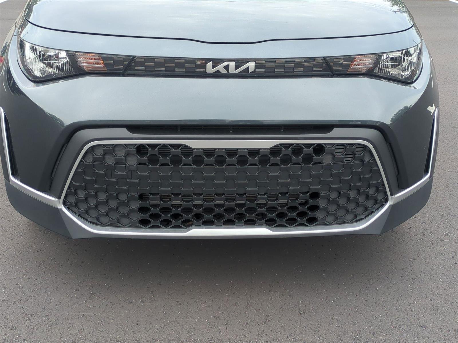 Used 2025 Gravity Gray Kia LX image 24