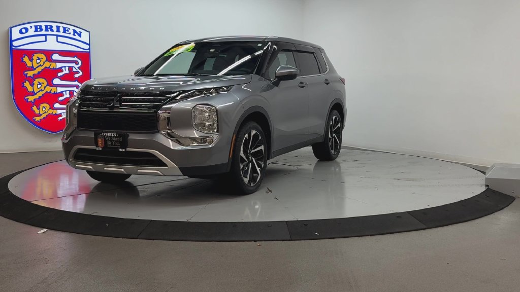 Used 2023 Gray Mitsubishi SE image 9