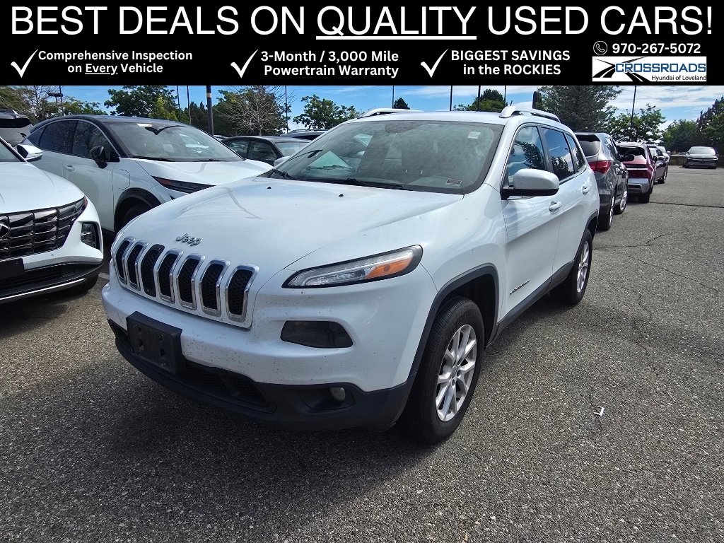Used 2015 Bright White Clearcoat Jeep Latitude image 1