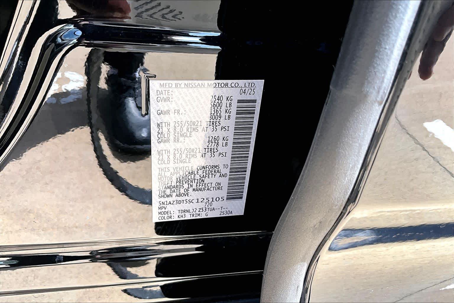 Used 2025 Super Black Nissan Platinum image 37