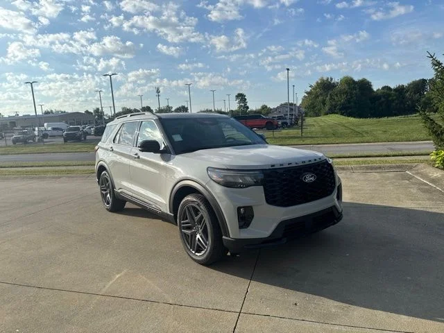New 2027 Avalanche Gray Ford ST-Line image 32