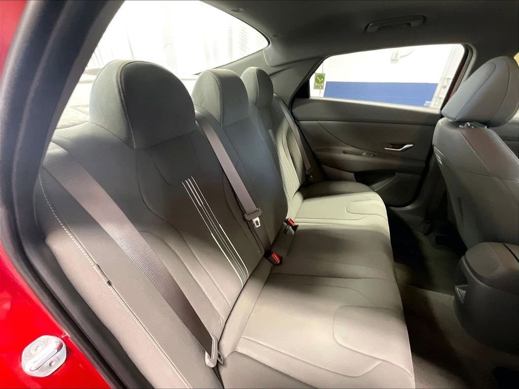 Used 2025 Red Hyundai SEL Sport image 16