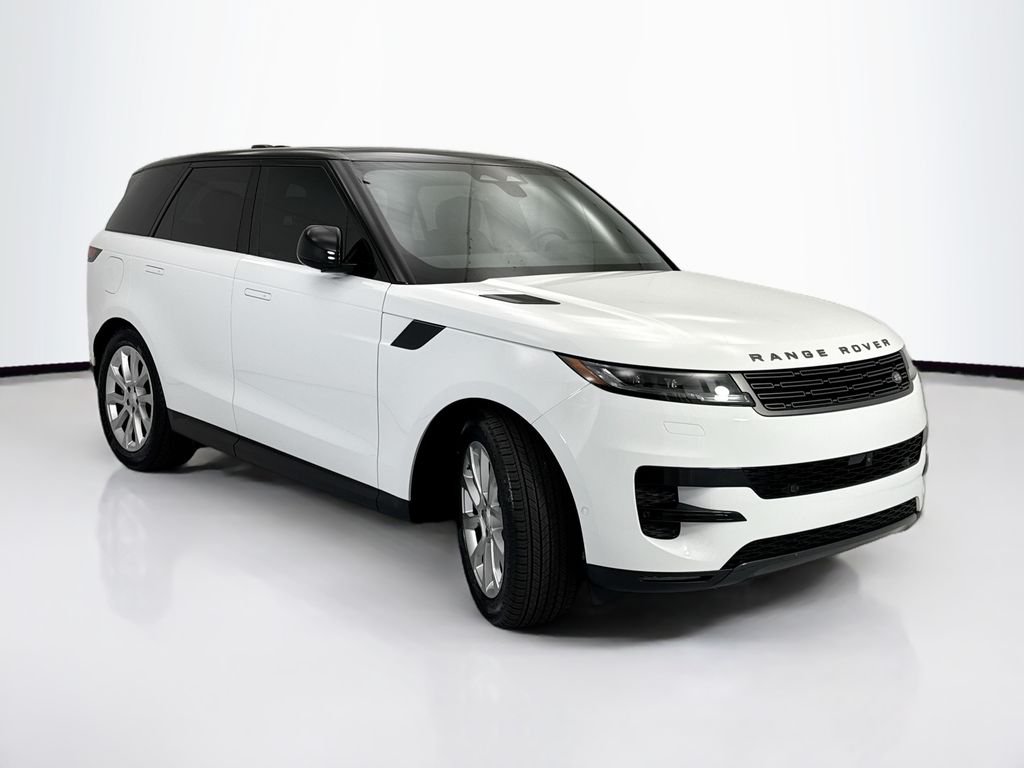 Used 2024 Fuji White Land Rover SE image 3
