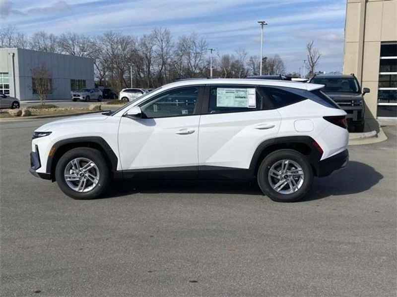 Used 2025 Serenity White Pearl Hyundai SE image 3