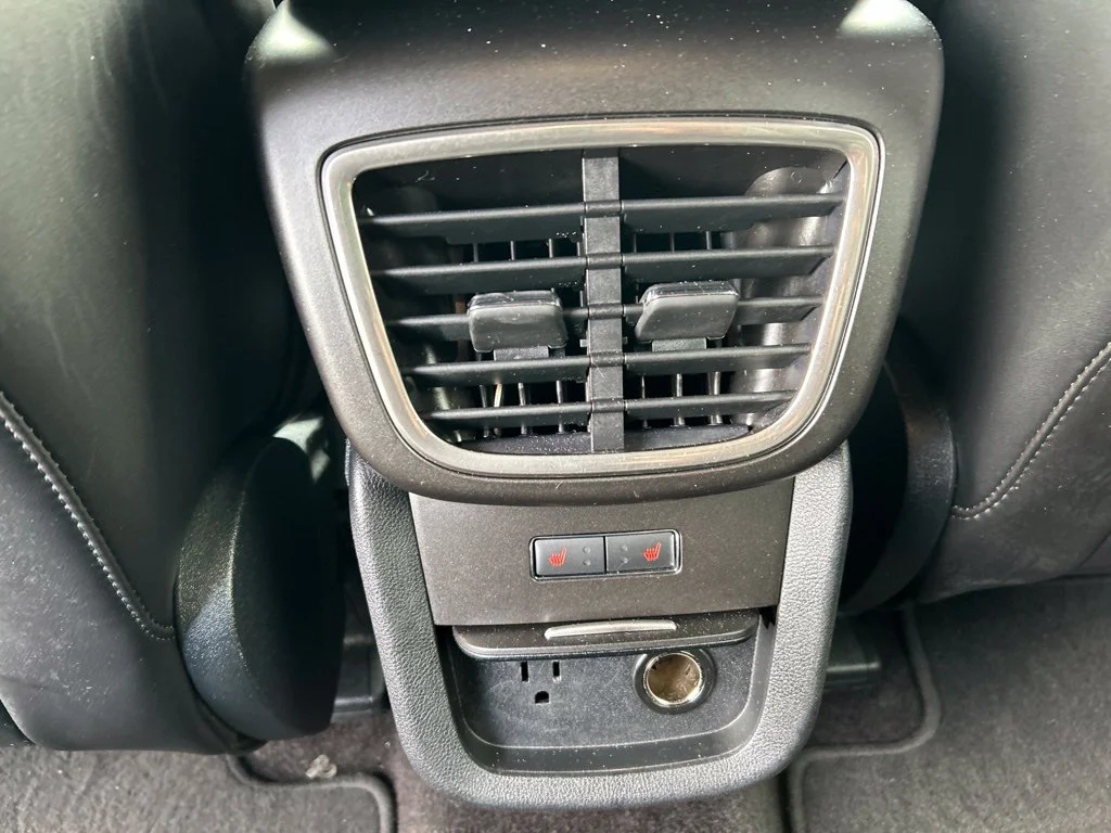 Used 2016 Red Lincoln Select image 29