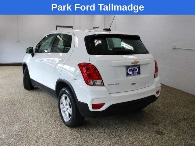 Used 2018 Summit White Chevrolet LS image 3