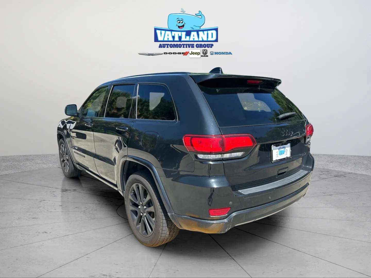 Used 2018 Diamond Black Jeep Altitude image 3