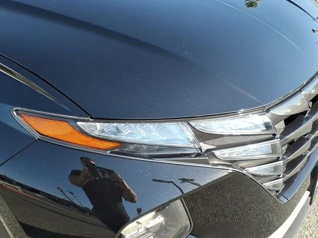 Used 2024 Black Hyundai SE image 2