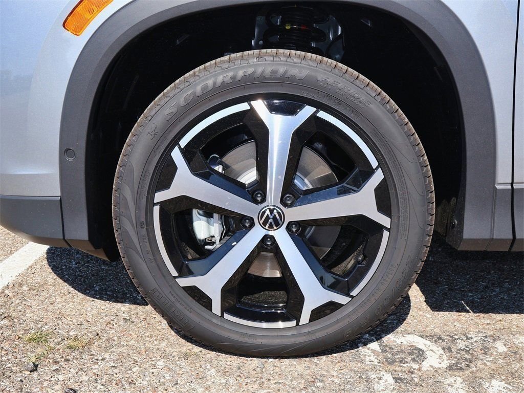 2025 Volkswagen Tiguan SE - Photo 9