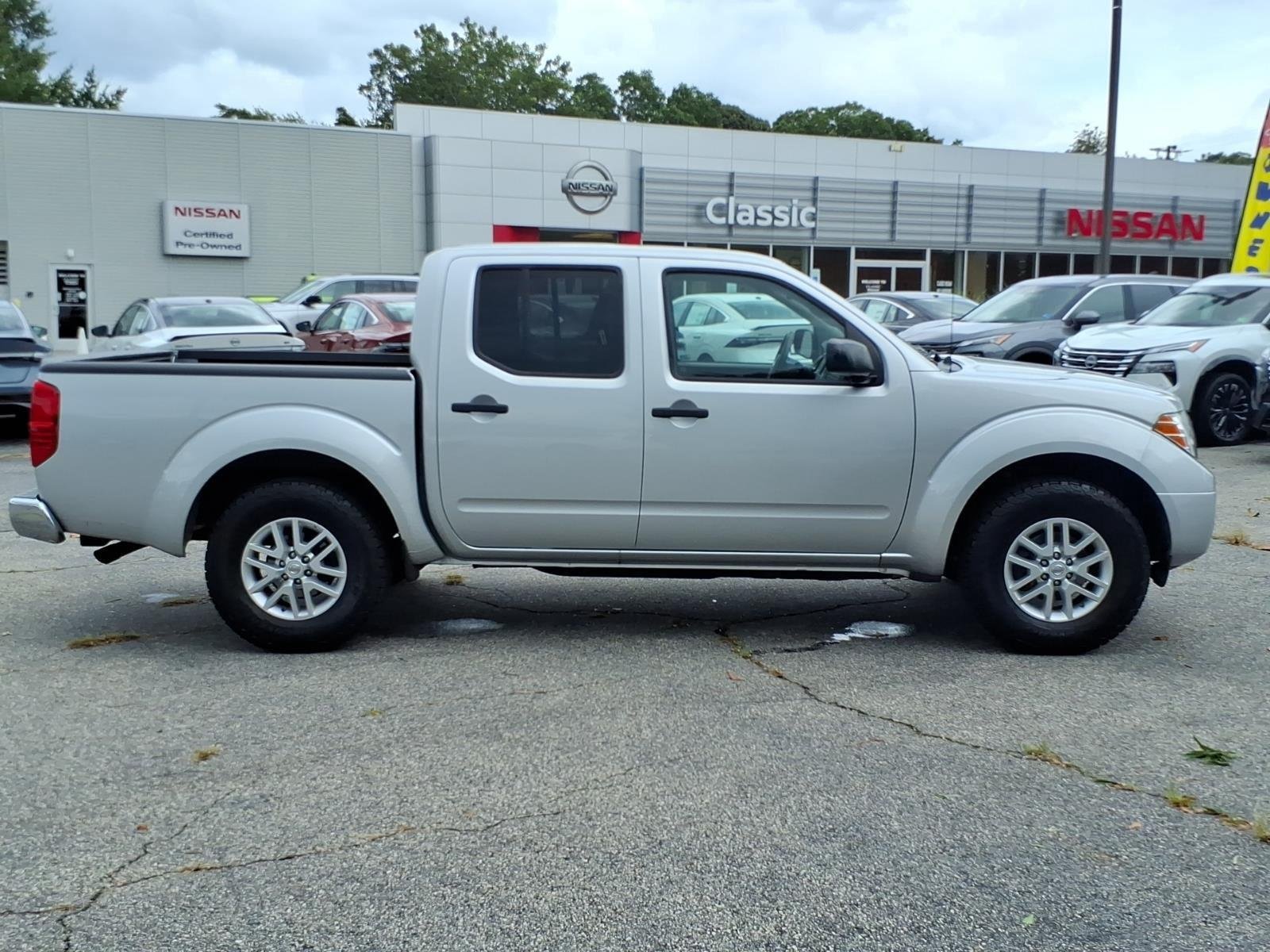 Used 2019 Glacier White Nissan SV image 5
