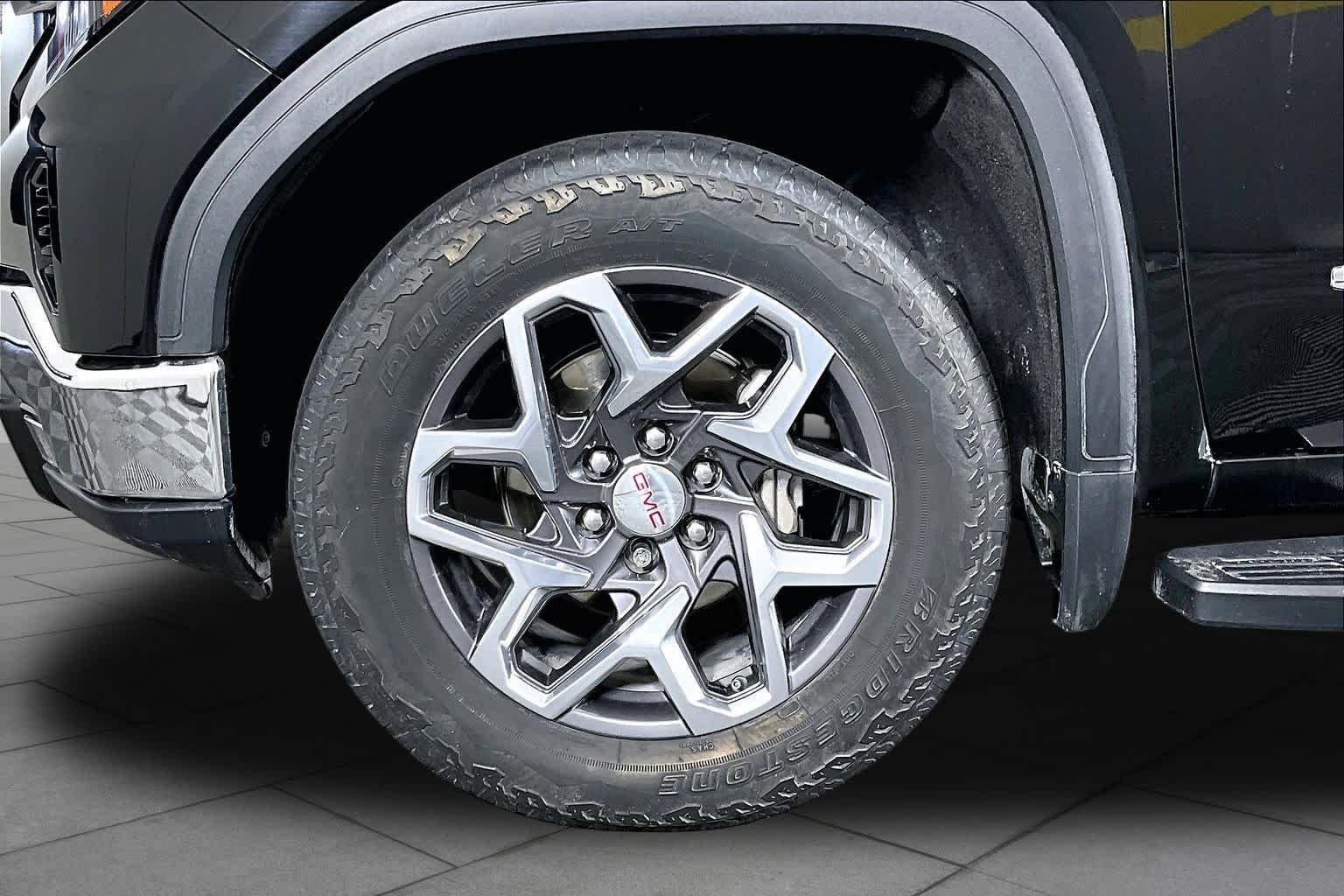 Used 2023 Onyx Black GMC SLT image 10
