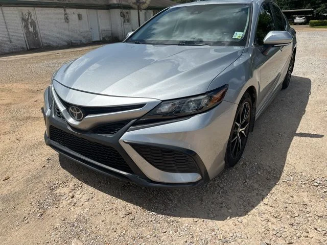 Used 2021 Silver Toyota SE image 5