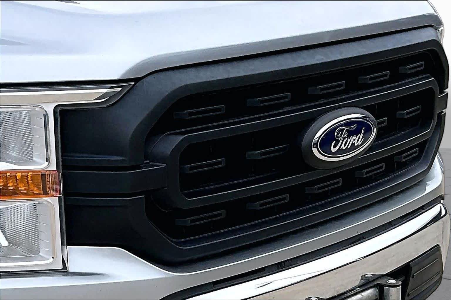 Used 2021 Iconic Silver Ford XL image 12
