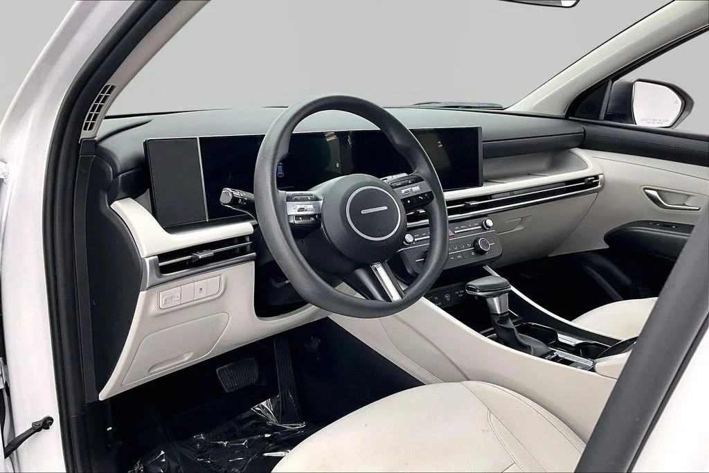 Certified Used 2025 White Pearl Hyundai SE image 14
