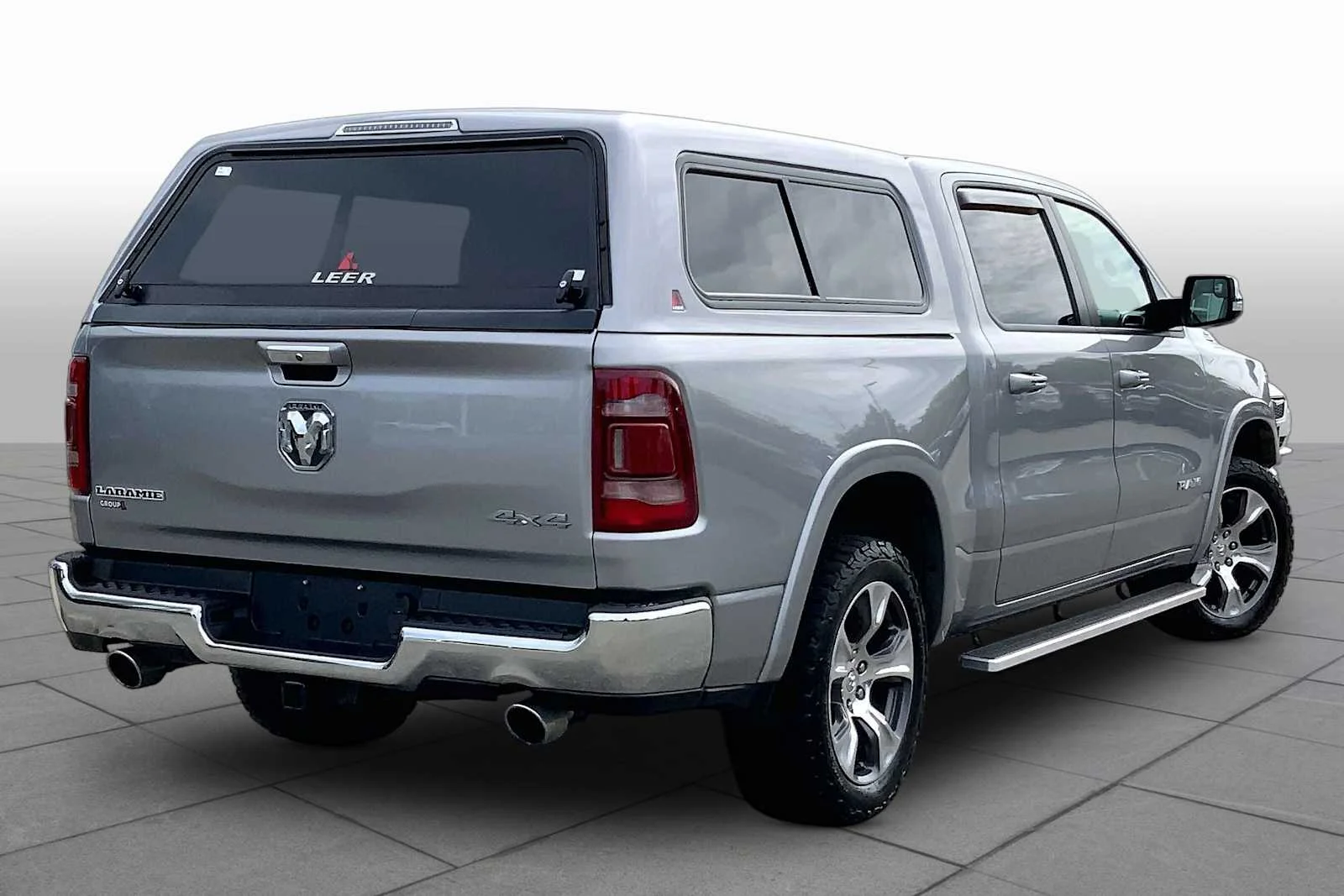 Used 2019 Billet Silver Metallic Clearcoat Ram Laramie image 12
