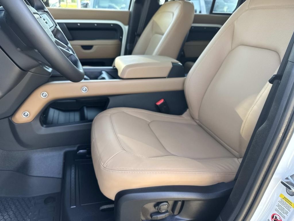 New 2026 Fuji White Land Rover S image 10