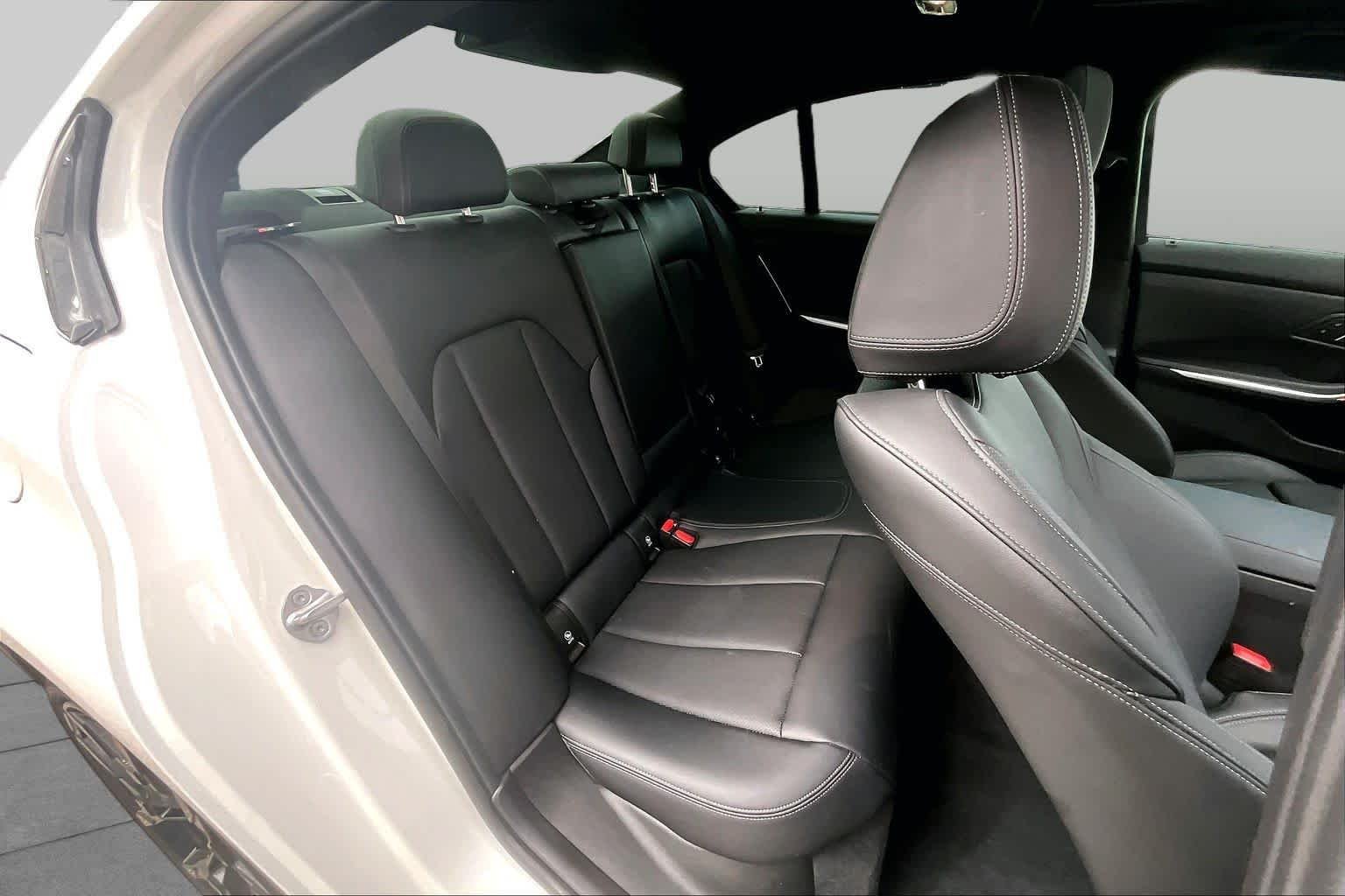 Used 2025 Alpine White BMW 330i image 20