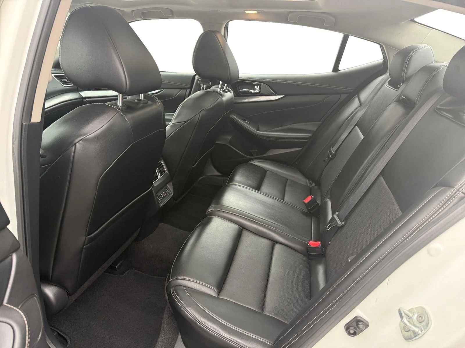 Used 2023  Nissan 3.5 SL image 21