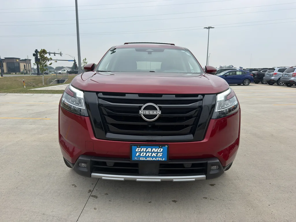 Used 2023 Scarlet Ember Tintcoat Nissan SL image 3