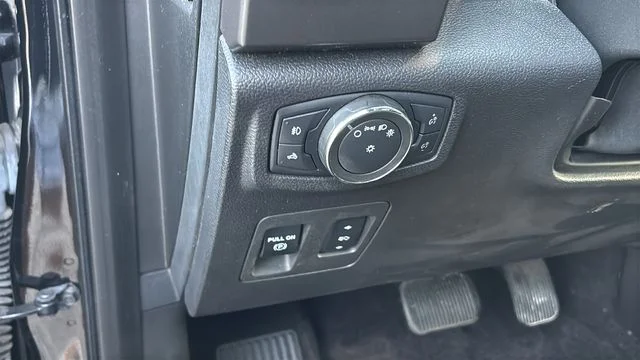 Used 2016 Black Ford XLT image 10
