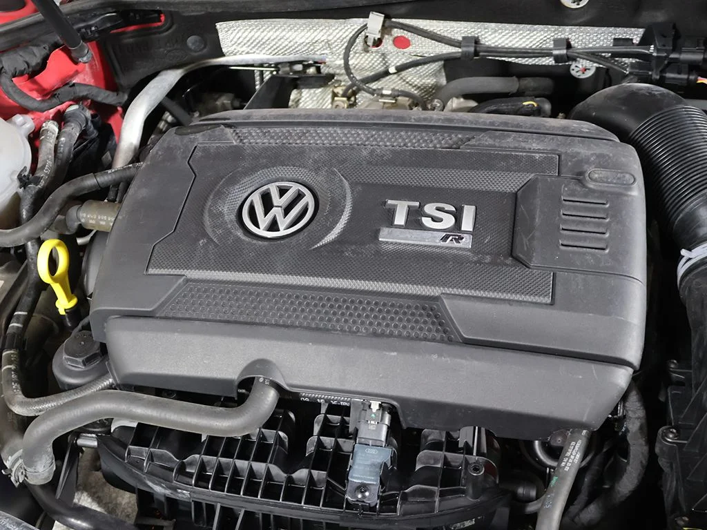 Used 2019 Red Volkswagen DCC & Navigation 4Motion image 17