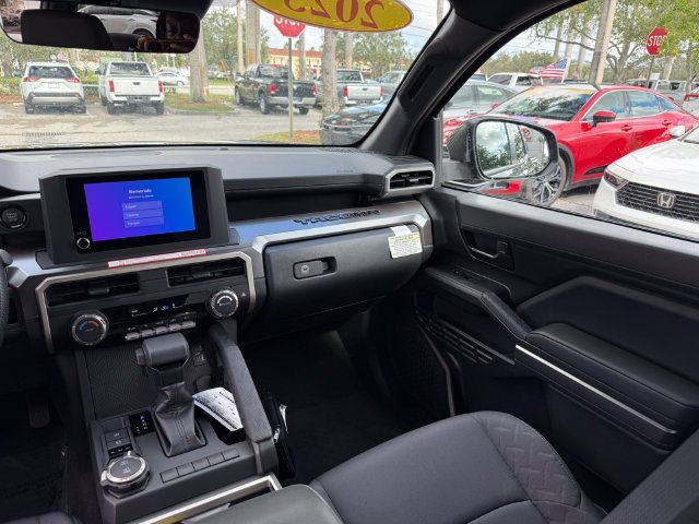 2025 Toyota Tacoma SR5 - Photo 14