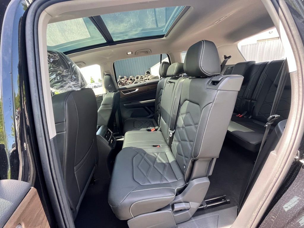 New 2026 Black Volkswagen 2.0T SE w/Technology image 22