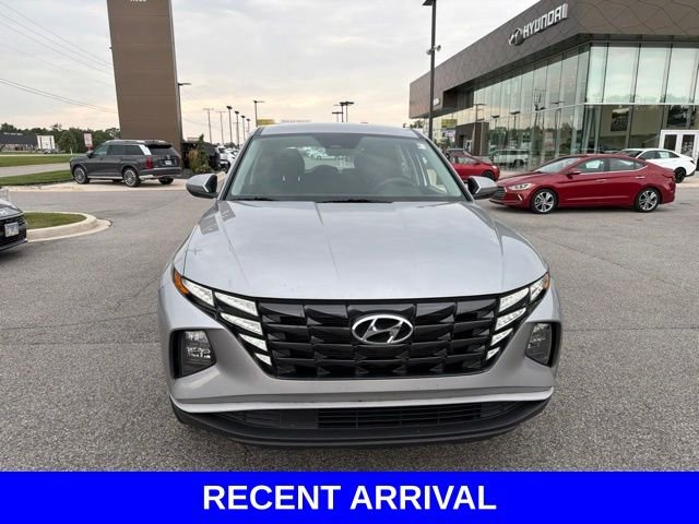 Used 2022 Silver Hyundai SE image 3