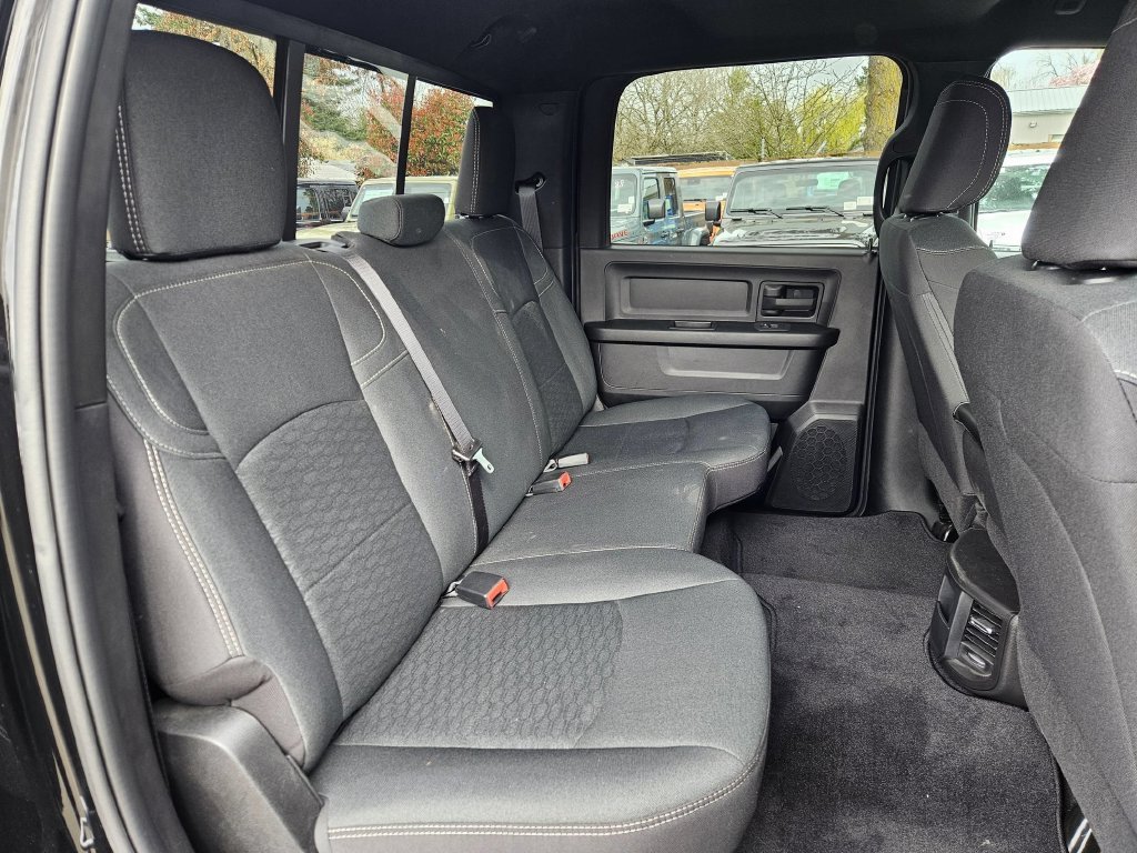 New 2025 Diamond Black Crystal Pearl-Coat Exterior Paint RAM Tradesman image 15
