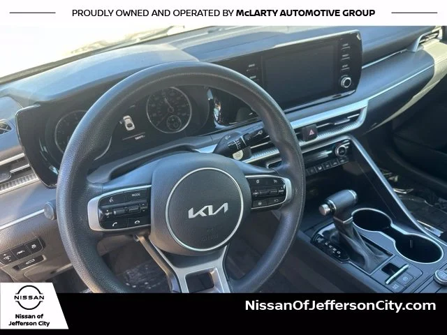 Used 2022 Black Kia LXS image 8