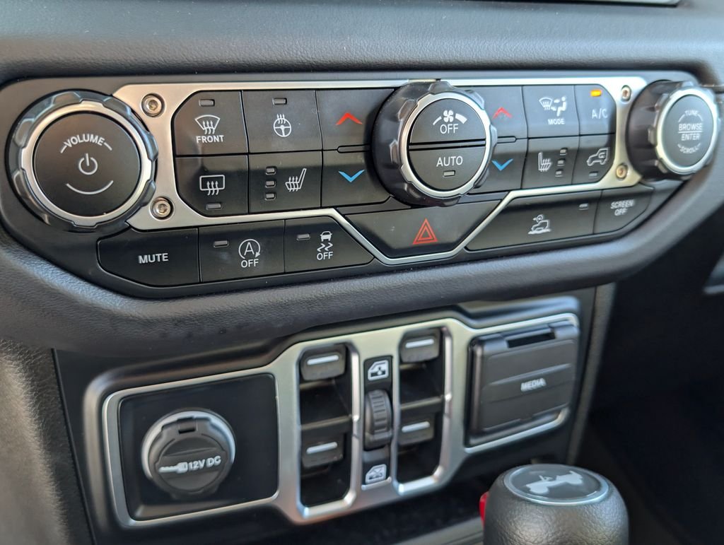 2025 Jeep Wrangler 4-Door Sahara - Photo 25