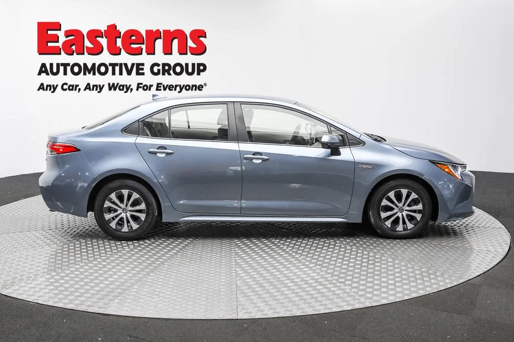 Used 2020 Gray Toyota LE image 4