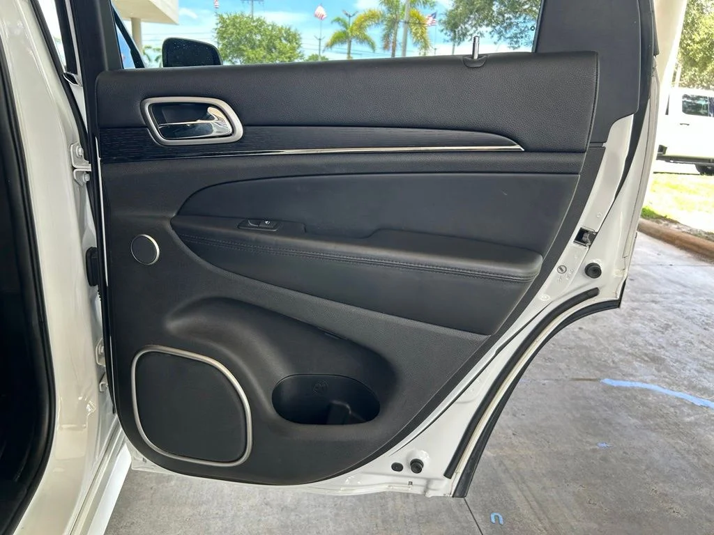Used 2018 White Jeep Overland image 33