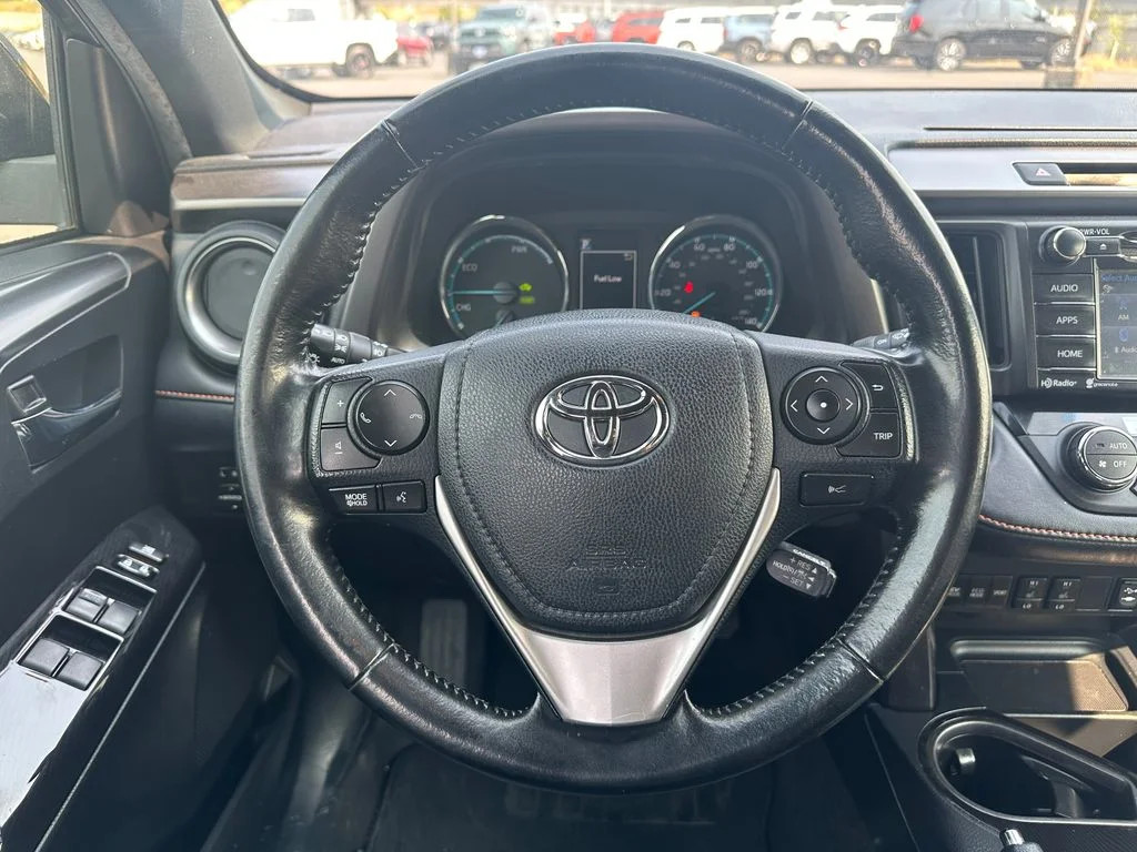 Used 2018 Gray Toyota SE image 19