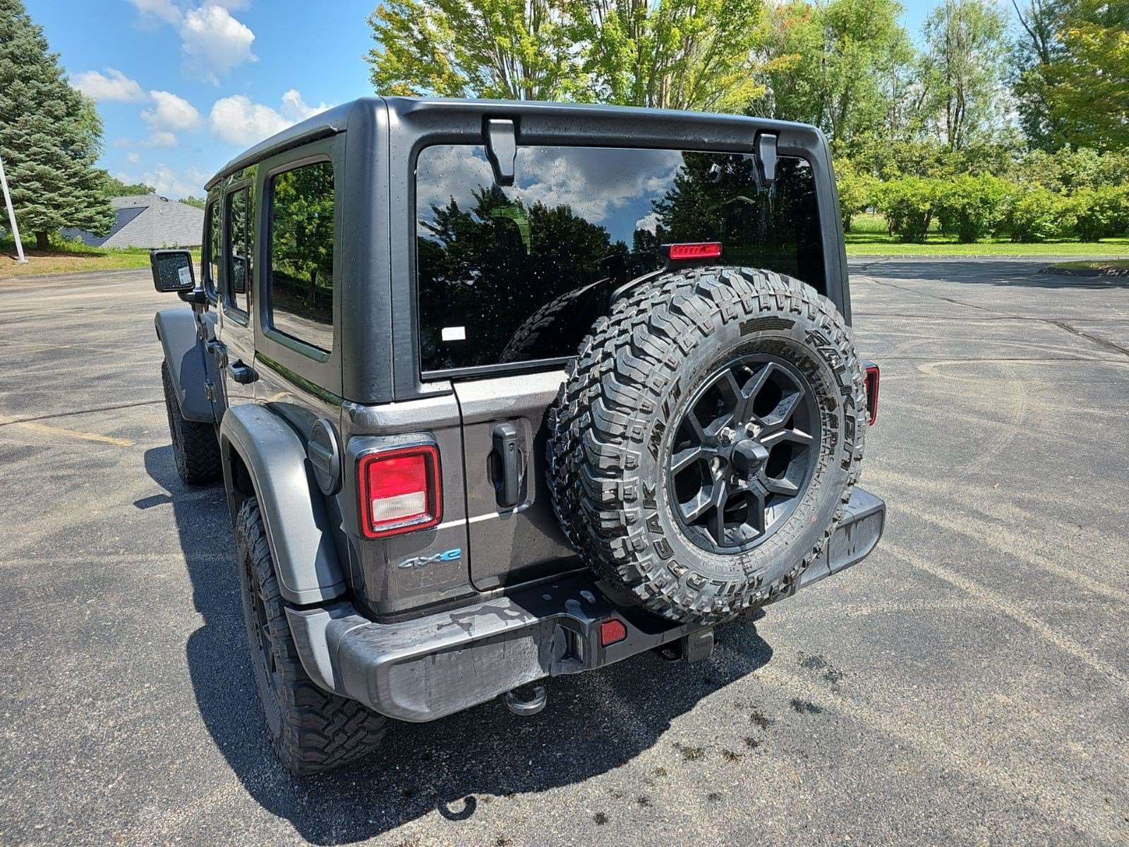 Used 2025 Granite Crystal Metallic Clearcoat Jeep Willys image 3