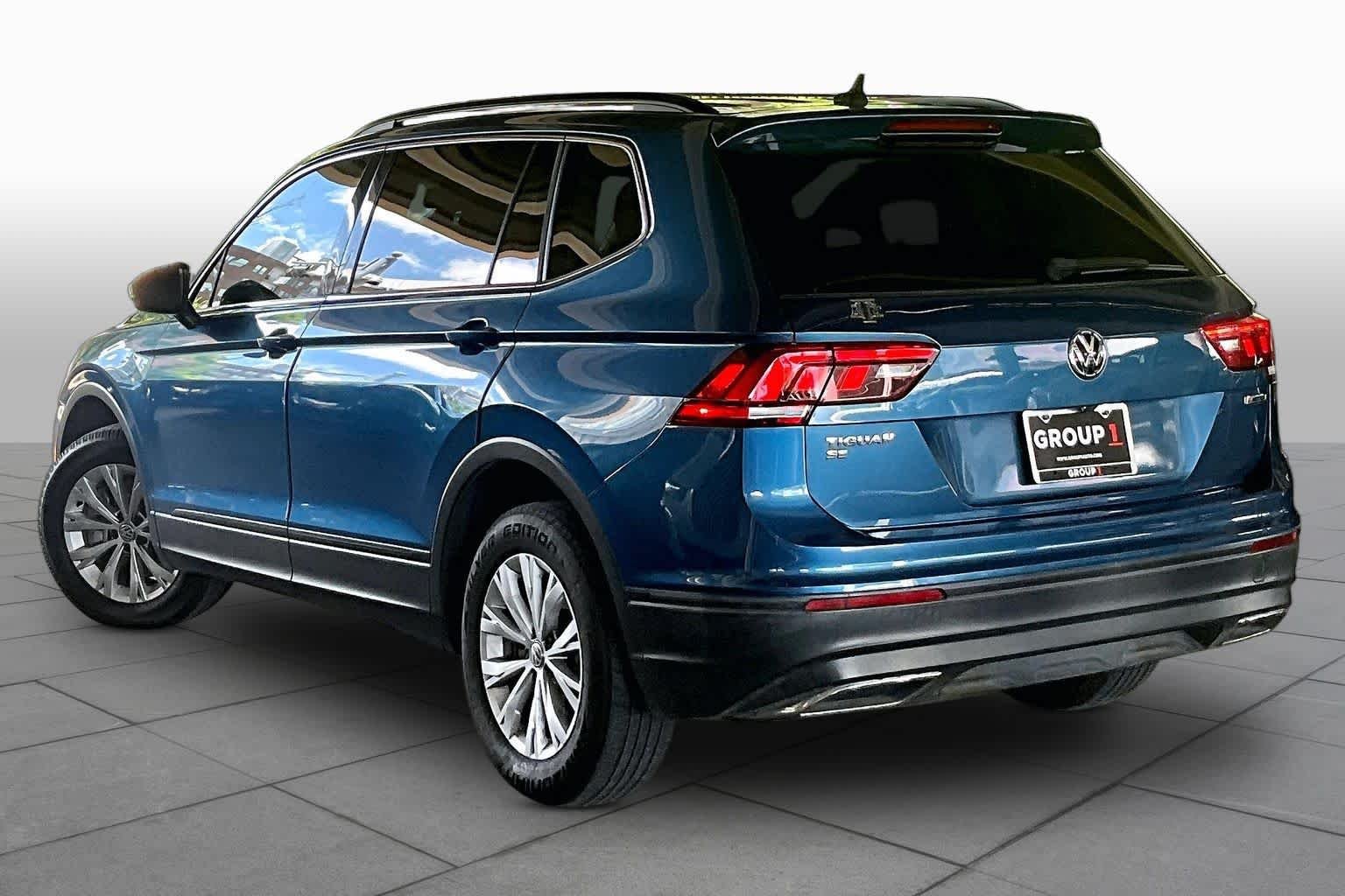 Used 2019 Silk Blue Metallic Volkswagen SE image 11