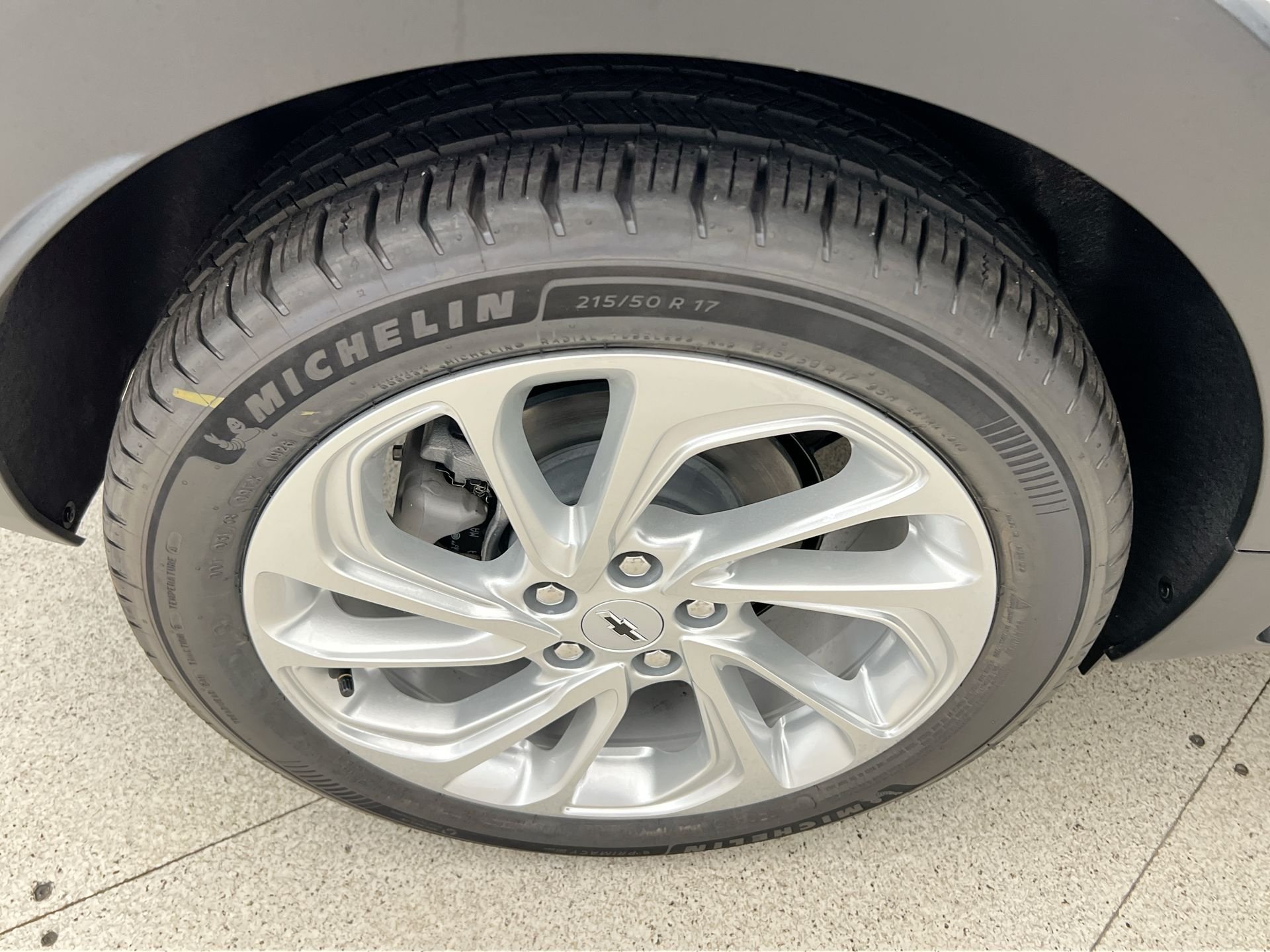 New 2027 Summit White Chevrolet LT image 79