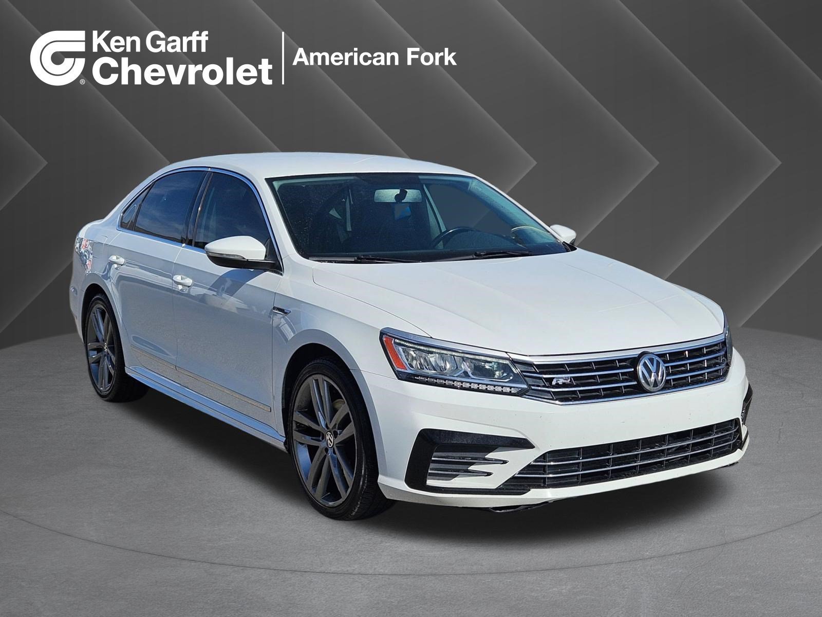 2017 Volkswagen Passat 1.8T R-Line w/ Comfort Pkg. Auto's photo
