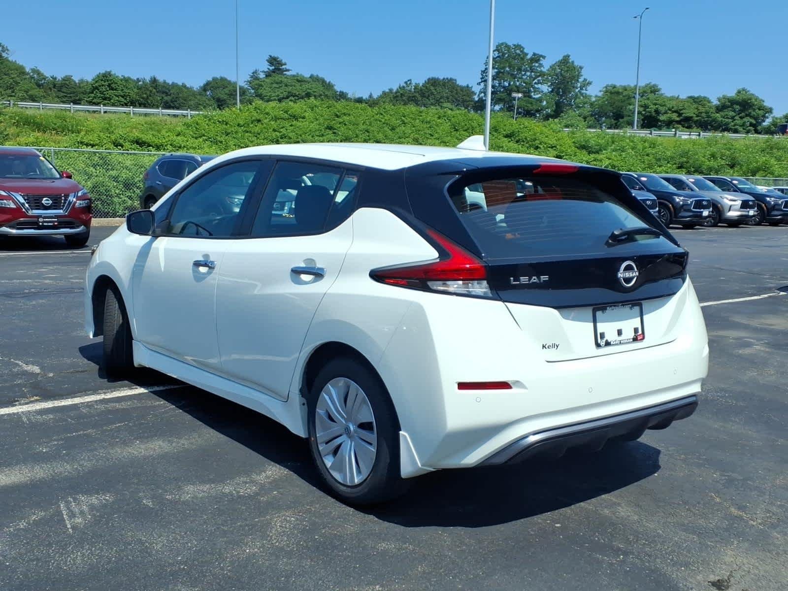 Used 2023 Glacier White Nissan S image 7