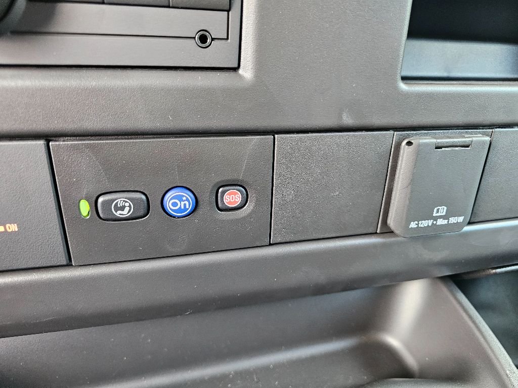 2025 GMC Savana Cargo Work Van - Photo 37