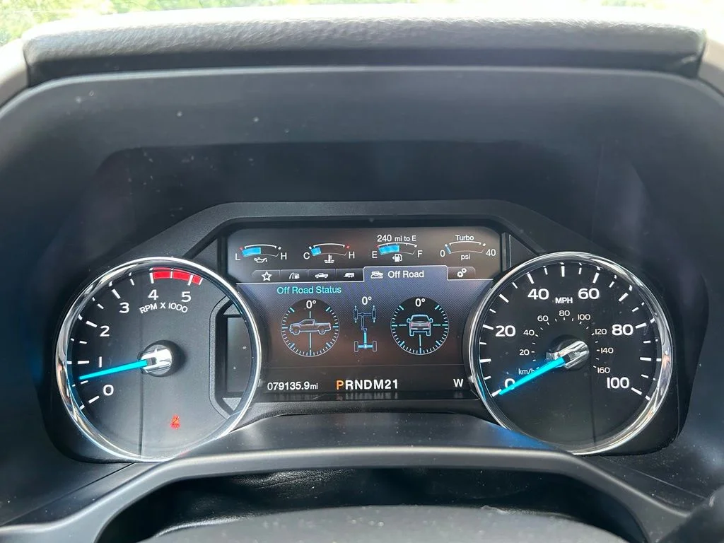 Used 2017 White Gold Metallic Ford Lariat image 23