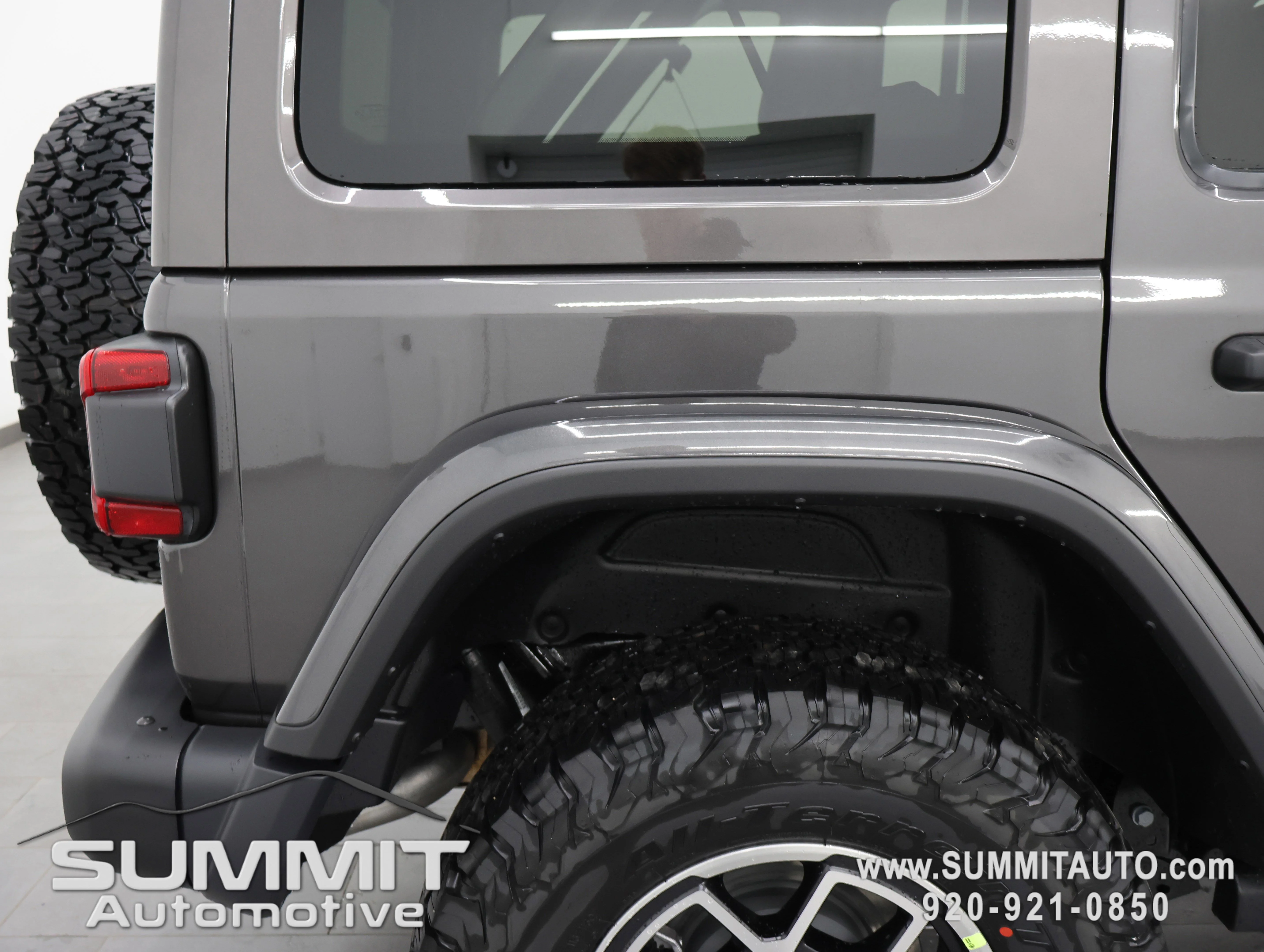 New 2026 Granite Crystal Metallic Clear-Coat Exterior Paint Jeep Rubicon image 24