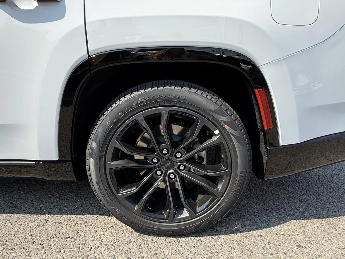 New 2026 White Jeep Summit Reserve image 11